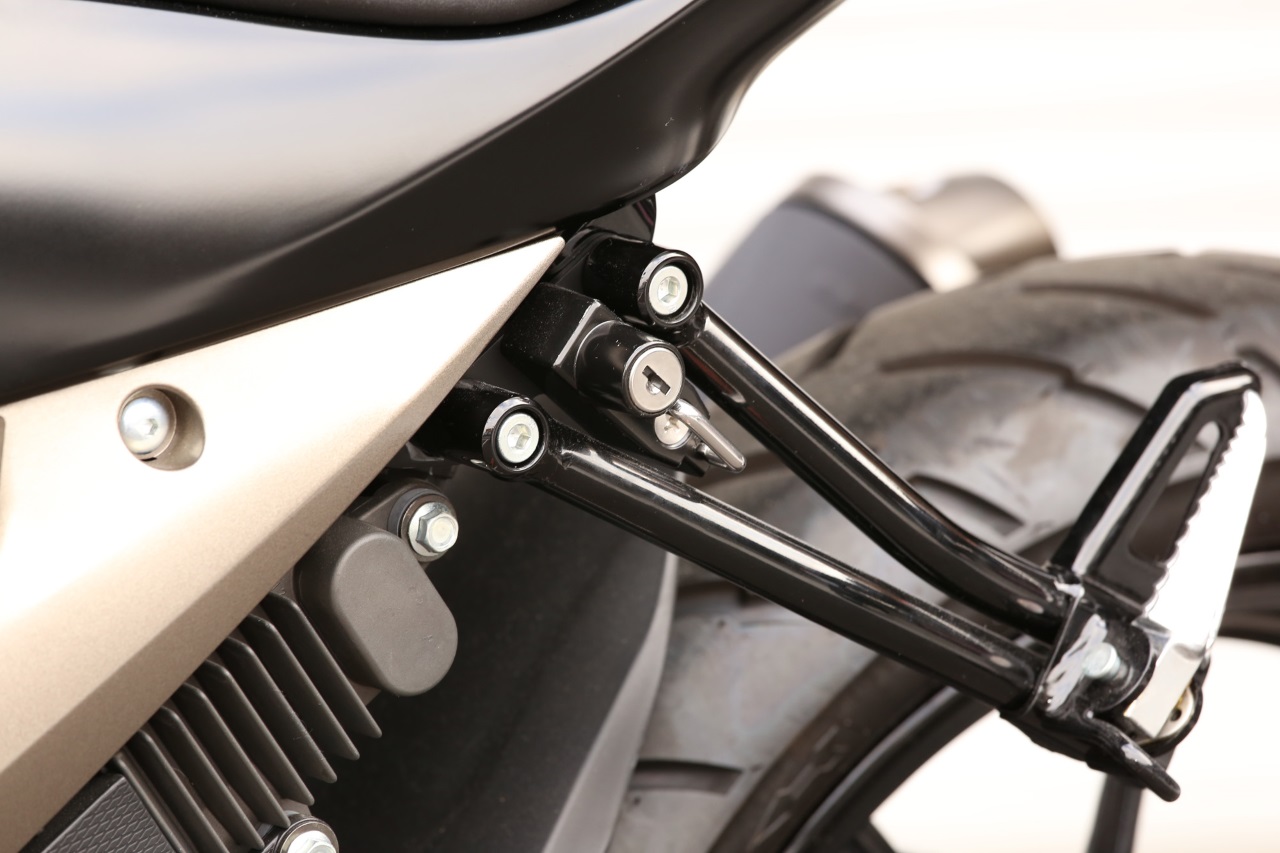 xsr700 helmet lock