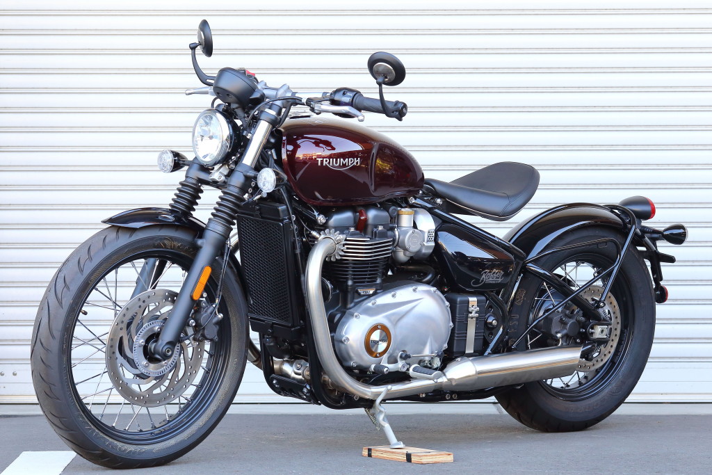 triumph bonneville bobber saddlebags