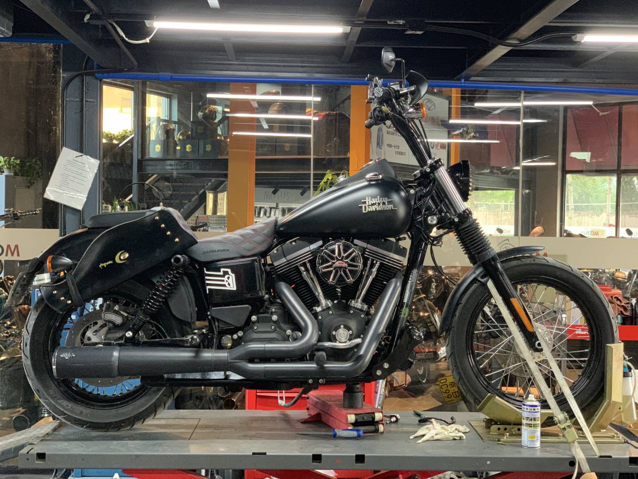 dyna street bob custom parts