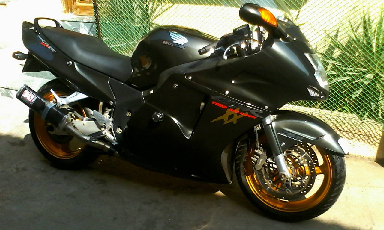 Custom Honda Cbr1100xx Super Blackbird From All Around The World Webike 5474