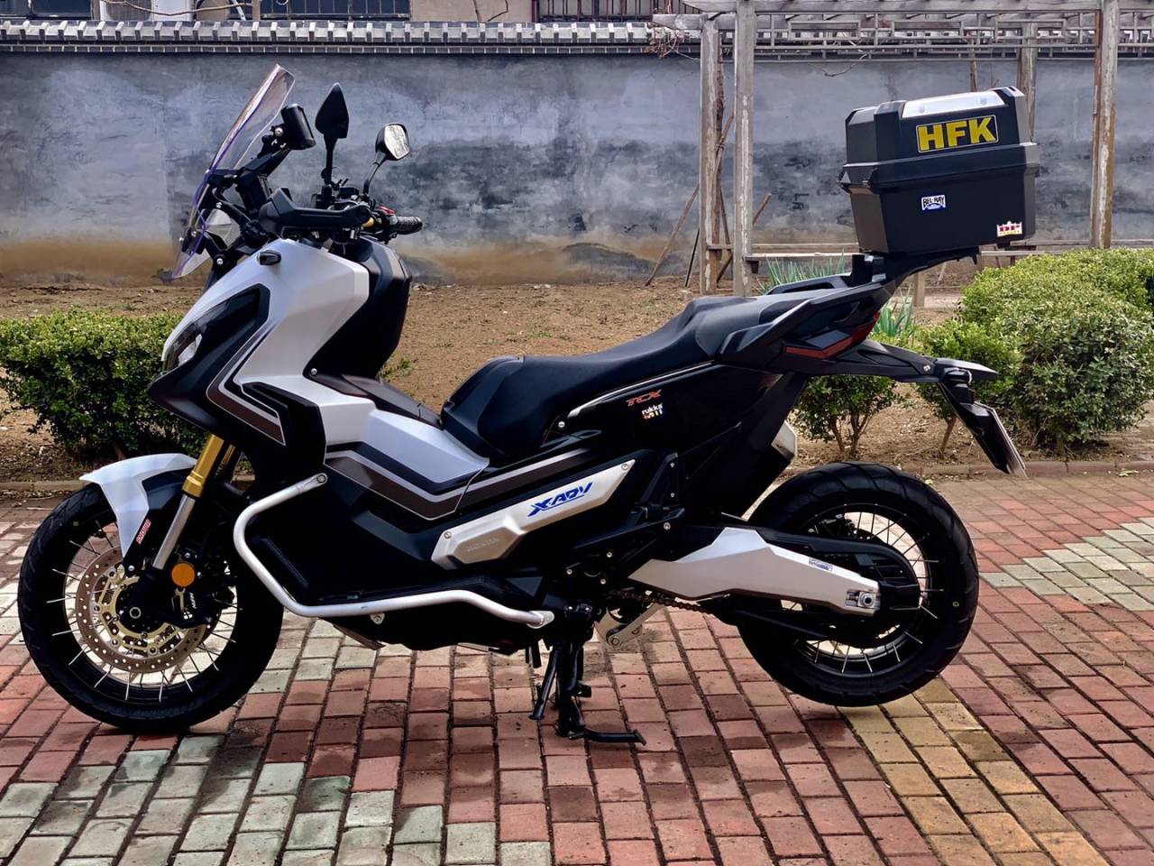 Customer S Motorcycle Xueshengwang S Honda X Adv Custom Webike