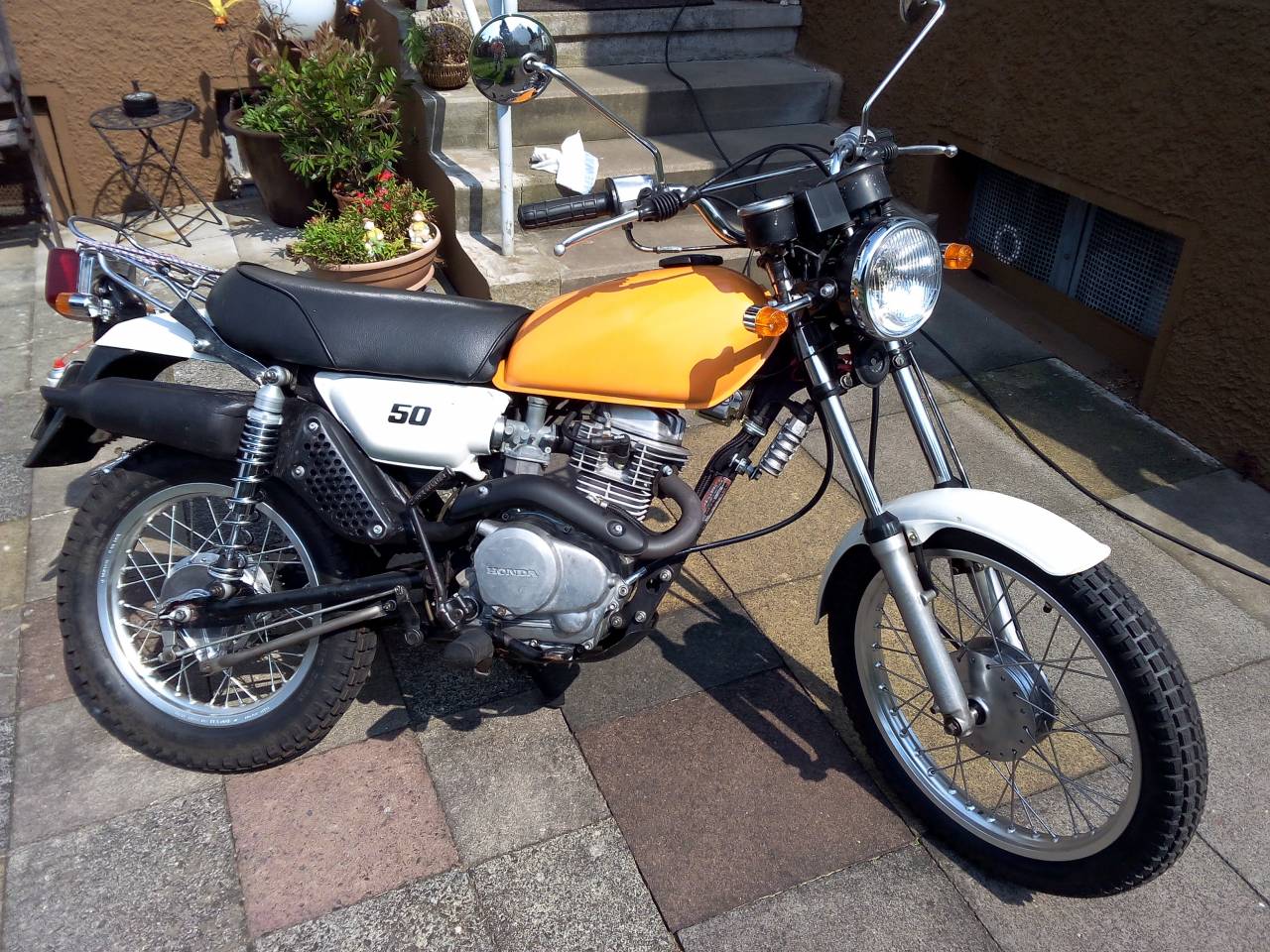 Customer's Motorcycle: Blutwurst's HONDA XL50 Custom - Webike