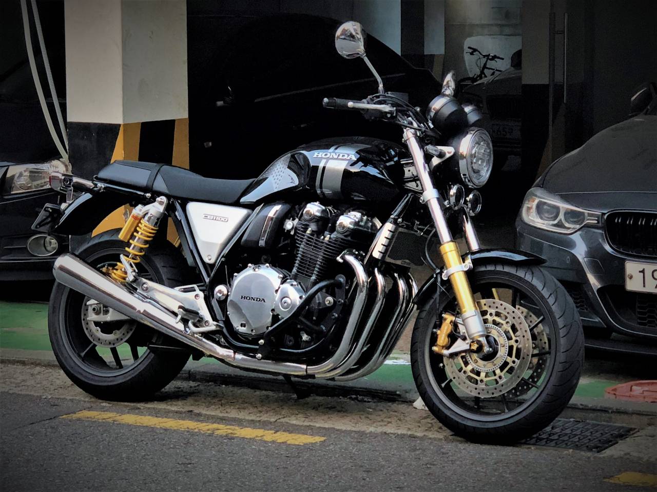 Customer's Motorcycle: Gunsmith's HONDA CB1100 RS Custom - Webike