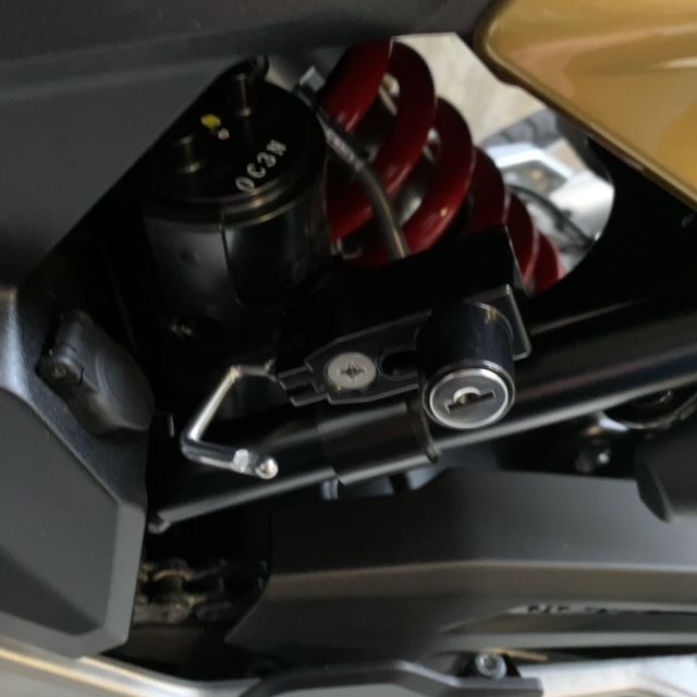 sv650 helmet lock